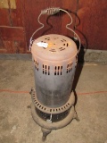 Vintage Metal Kerosene Heater w/ Curved 4 Feet w/ Handle