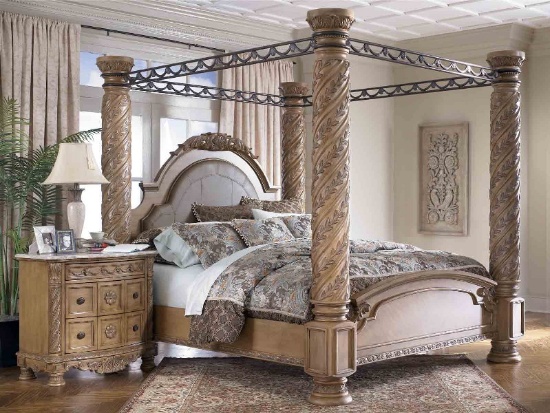 Ashley Furniture South Coast Light Wood 4 Poster KING Bed, Columns w/ Twist Acanthus Leaf Design