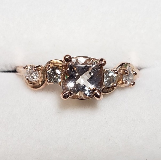 10K Rose Gold Morganite 1ct flanked by 4 Diamonds 0.2ct Ring