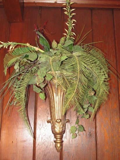 Faux Floral Arrangement in Gilted Acanthus Leaf Design Wall Sconce