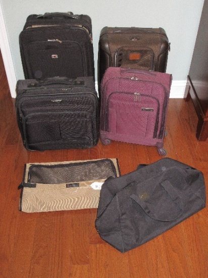 Lot - Luggage Suitcase on Casters w/ Telescoping Handles Victorinox