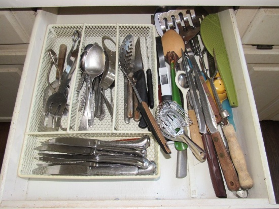 Lot - Flatware Knives, Forks, Spoons, Carving Knives, Etc.