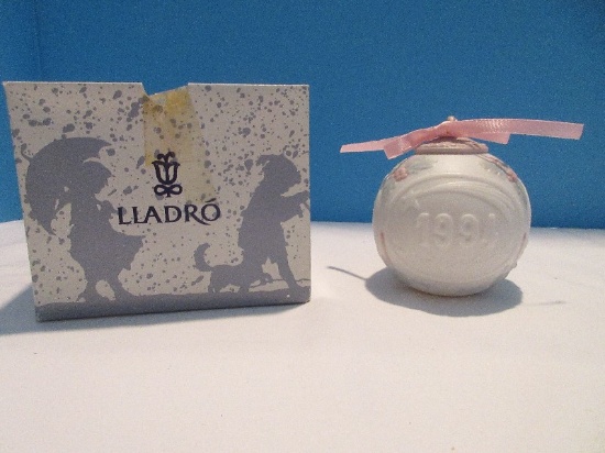 1994 Collectors Lladro Merry Christmas Limited Edition Annual Series Ornament