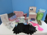 Group - 4 Piece Pedicure Kits, Heart Both Fizzers, Touch Screen Compatible Black Gloves