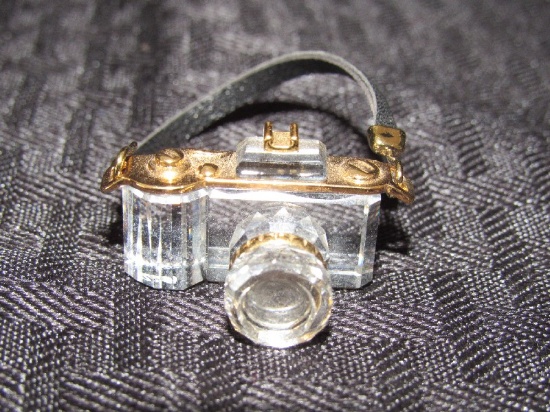 Miniature Crystal Cut Camera w/ Gilted Trim