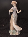 Lladro © Daisa 195 Porcelain Farm Girl w/ Swan