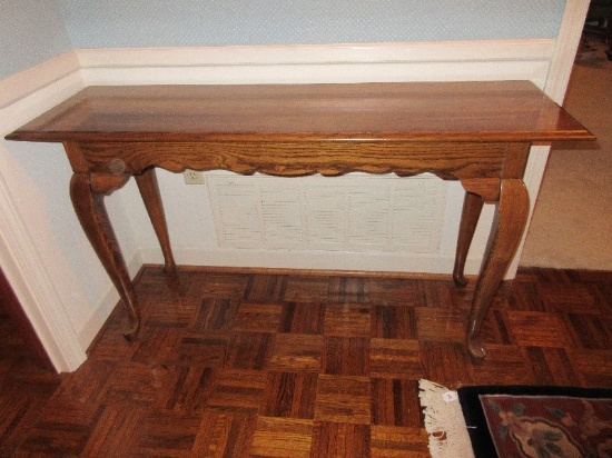 Queen Anne Style Oak Entry/Sofa Table