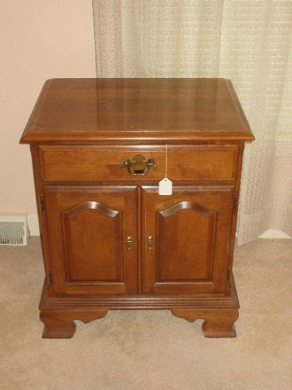 Ethan Allen Furniture Maple Colonial American Style Nightstand