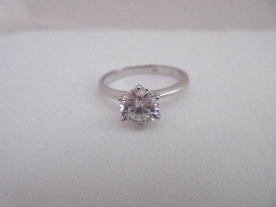 Splendid 925 Sterling Silver Cubic Zirconia Solitaire Ring
