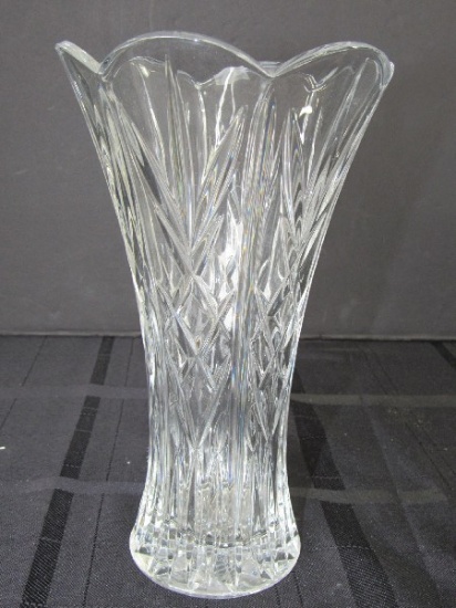 Tall Crystal Glass Diamond/Fan Cut Vase Scallop Rim Star Burst Base