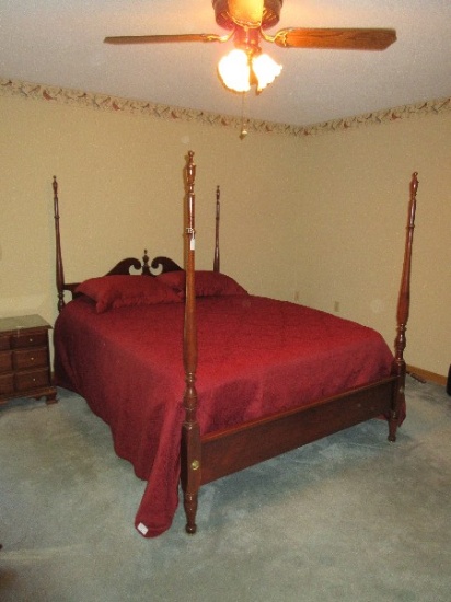 Classic Style Mahogany Finial Four Poster Queen/Full Size Head/Foot Boards