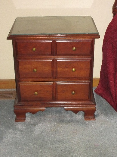 Mahogany Dovetail 3 Drawer Night Stand on Bracket Feet w/ Protective Glass Top