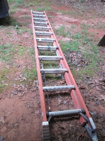 Werner Fiberglass 24ft. Extension Ladder 300lbs Load Capacity
