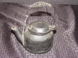 Vintage Cast Iron Griswold Black Tea Pot Décor