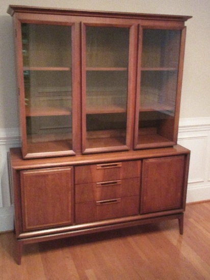 Extraordinary Rare Find United Furniture Corp. Walnut Danish Mid-Century Modern Sideboard