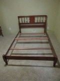 Maple Early American Style Spindle Headboard/Low Footboard Full Size Bed w/ Metal Rails