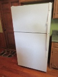 White Kenmore Cold Spot Top Freezer Refrigerator w/ Ice Maker