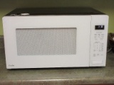 White G.E. Appliance Profile Counter Top 1100 Watt Microwave/Sensor Cooking