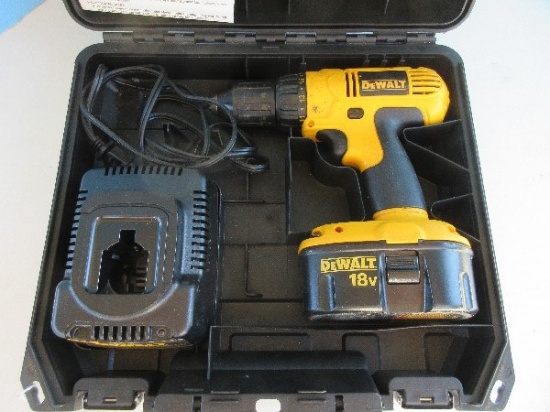 DeWalt 18 Volt Cordless Drill/Driver 1/2" VSR w/ Battery & Charger Plus Case