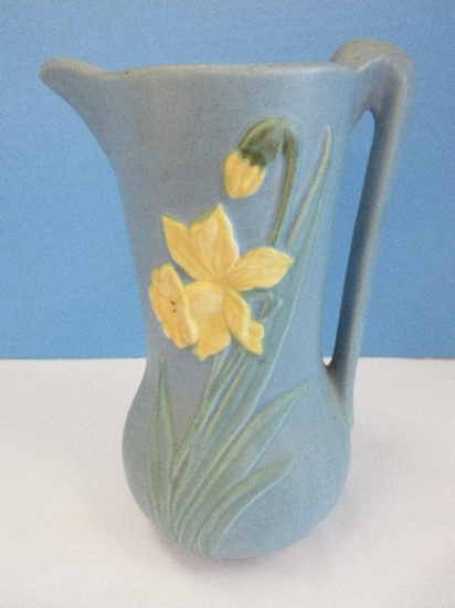 Weller Pottery Daffodil Bouquet F-18 Ewer 10" Pitcher Yellow Daffodil Blue Background