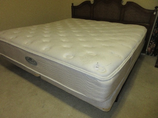 Simmons Classic Beautyrest Solitude Plush Firm King Size Mattress, Double Box Springs