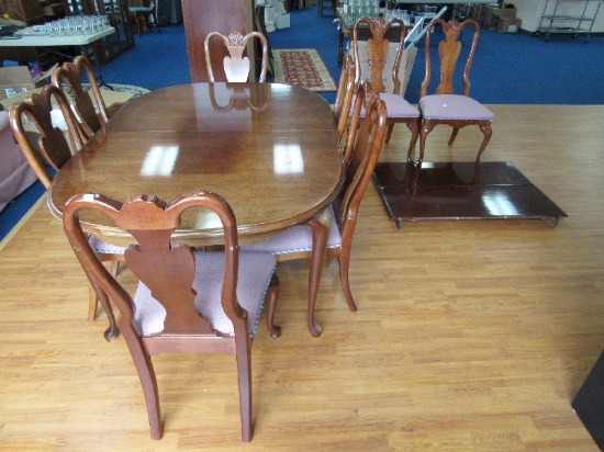 American Drew Wooden Vase Back/Double Arch Back 8 Chairs & Dining Table
