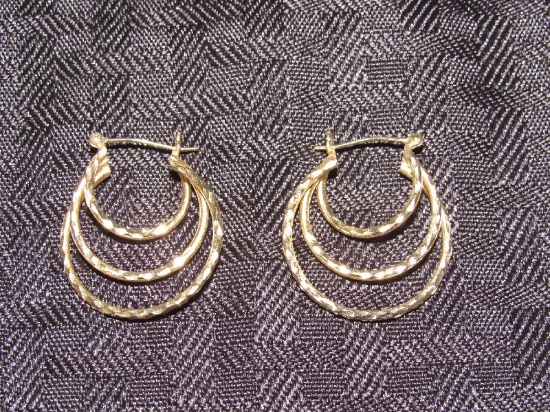Pair - 14kt Yellow Gold 3 Ring Design Hand Beaten Motif Earrings