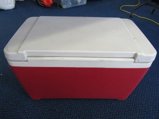 Red/White Igloo Cooler w/ Handles