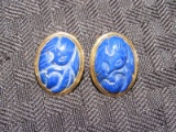 14k/585 Gold Earrings w/ Carved Blue Stone Bird Oval Center