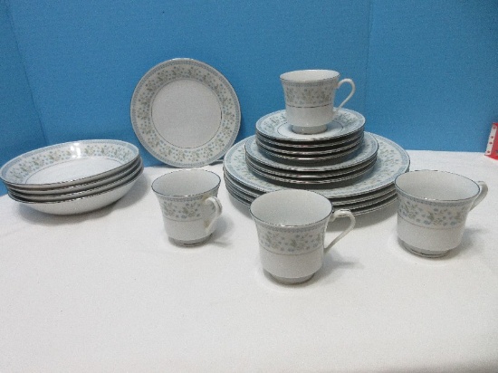 20 Pieces - Crown Ming Fine China Regent Collection Celeste Pattern Blue Flowers Dinnerware