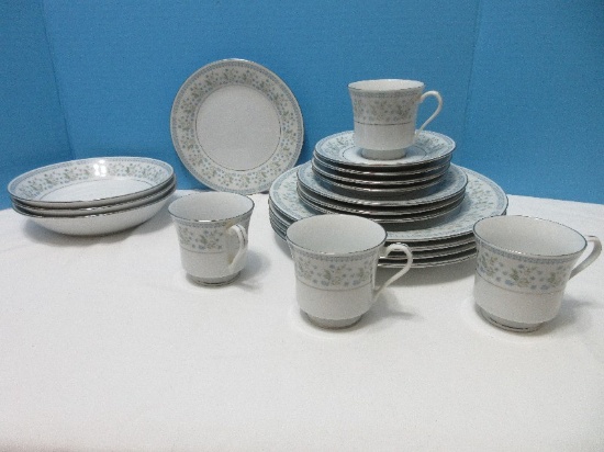 20 Pieces - Crown Ming Fine China Regent Collection Celeste Pattern Blue Flowers Dinnerware
