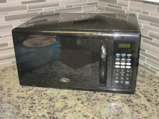 Black Oster 1100 Watts Counter Top Microwave Oven 1.1cu.ft w/ Preset Express Cook Selections