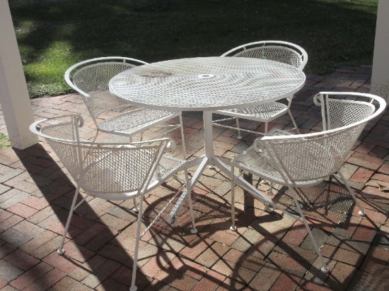 5 Pieces - Awesome Wrought Iron Mid-Century Modern Patio 41 1/2" D Mesh Top Table
