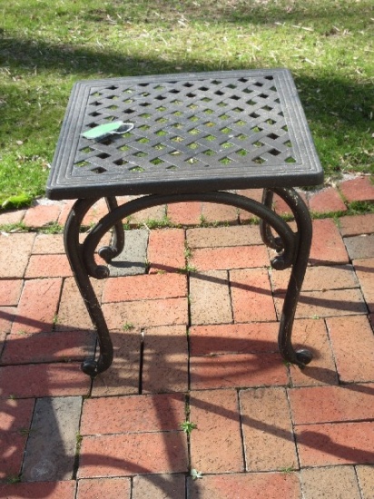 McKinley Collection Refined Traditional Cast Aluminum Patio/Deck Side Table