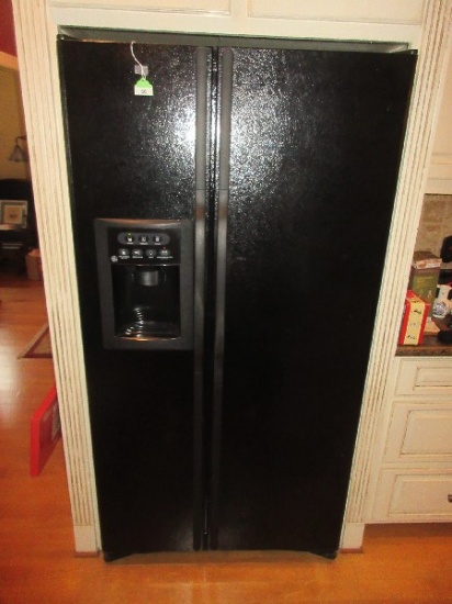 Black G.E. General Electric Side X Side Refrigerator/Freezer