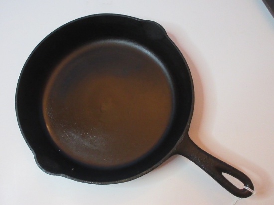 Vintage Cast Iron Frying Pan Handled Skillet Double Pour Spouts Base Marked 8G-3