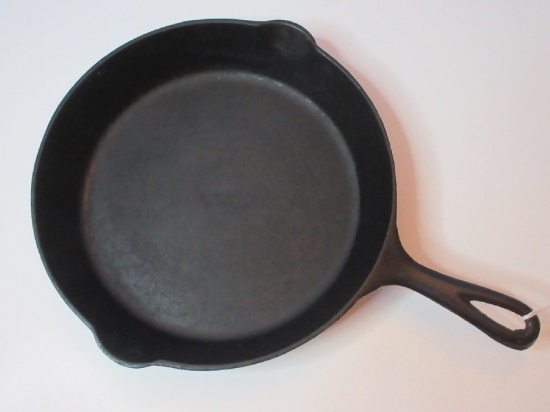 Vintage Cast Iron Frying Pan Skillet w/ Handle & Pour Spouts