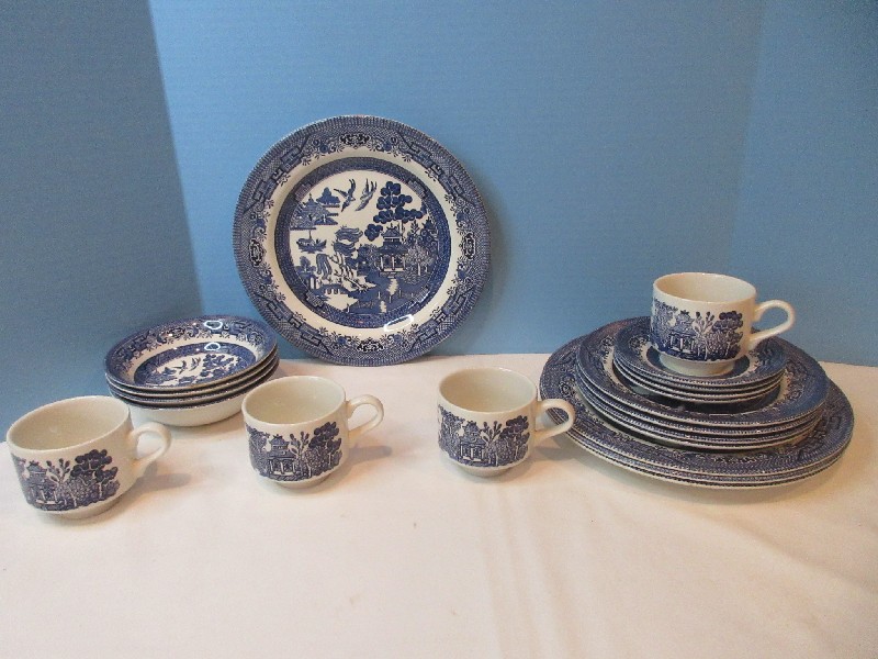 Churchill Blue Willow Plates Bowls Cups 20 Piece Dinnerware Set Made in England