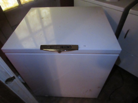 Frigidaire Top Load Food Freezer 103 White Metal