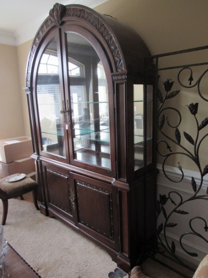 Bernhardt Grand Savannah Mahogany-Stained Lighted 2 Tier, 4 Door Arched China Cabinet