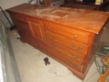Ringald Furn. Co wooden dresser 8 drawers, 1 door.