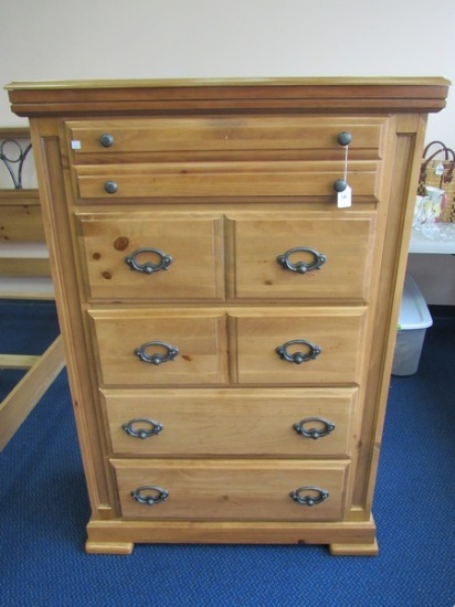 Knotty Pinewood 5 Drawer Chest of Drawers w/ Scallop Metal Pull Handles.