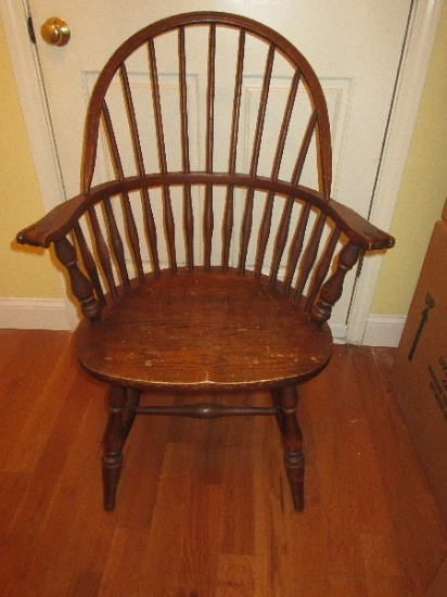 Exceptional Early Sack-Back Windsor Style Armchair Classic Windsor Design