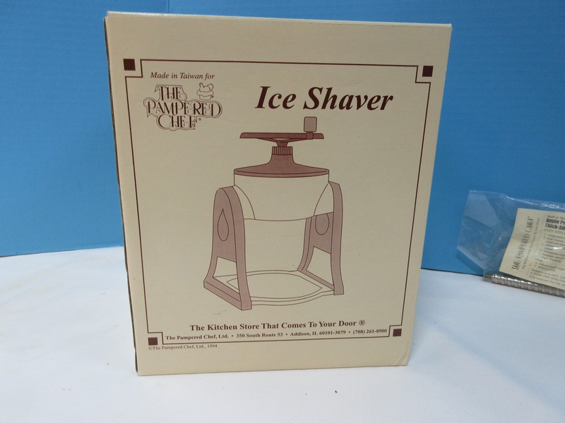 Pampered Chef Ice Shaver and Apple