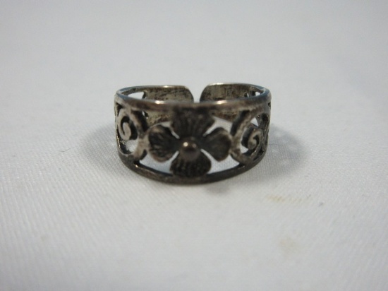 Unmarked Sterling Filigree Dogwood Flower Ring Size 4 1/4-4 1/2