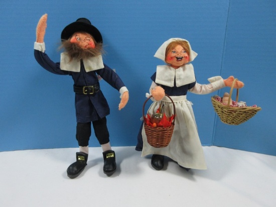 Pair Collector Annalee Mobilitee Plush Dolls Pilgrim Couple w/Fall Harvest