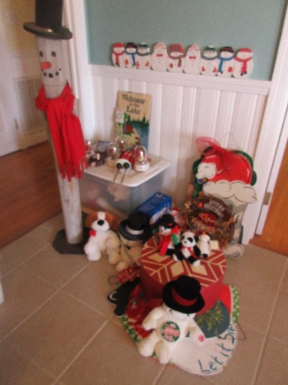 Christmas D‚cor Lot 51" Heavy Wooden Post Figure, Snowmen Row Plaque, Plush Toys, ?.