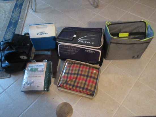 Lot Igloo Little Playmate Cooler, Ice Cold Ultra, Patio Set Cover, Pendleton Robe in Bag ??