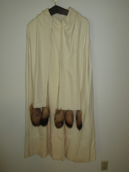 Lady's Feather Lite Coat Finest Merino 100% Pure Wool w/Fur Accent Scarf.  Size none, no label