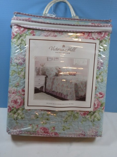 Victoria Hill Home D‚cor Collection Pastel Floral Spray Pattern 100% Cotton King Quilt. NIP
